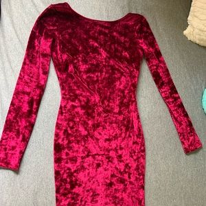 Small burgundy velvet backless Lulus dress
